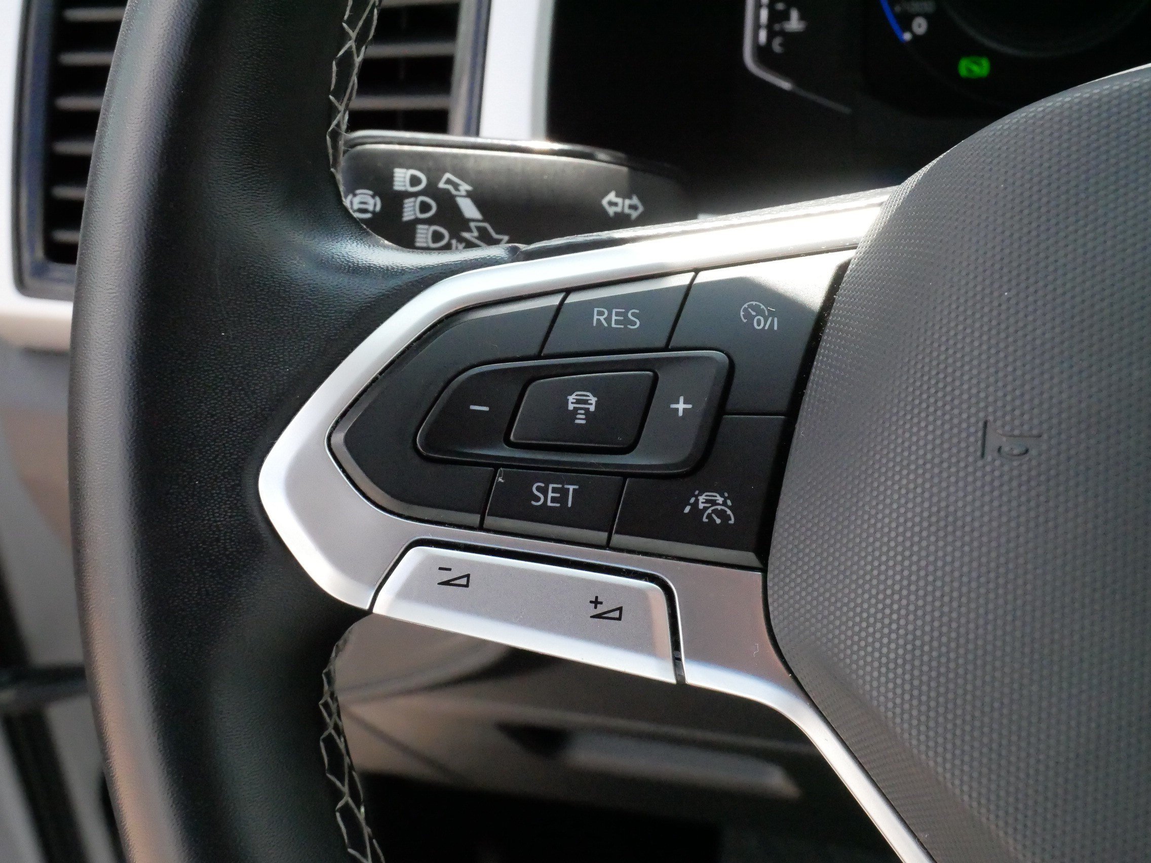 Certified 2022 Volkswagen Atlas SEL AWD/4WD image 26