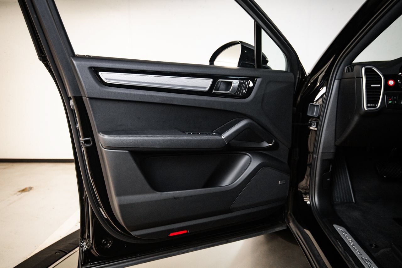 Certified 2023 Porsche Cayenne Platinum Edition AWD/4WD image 23