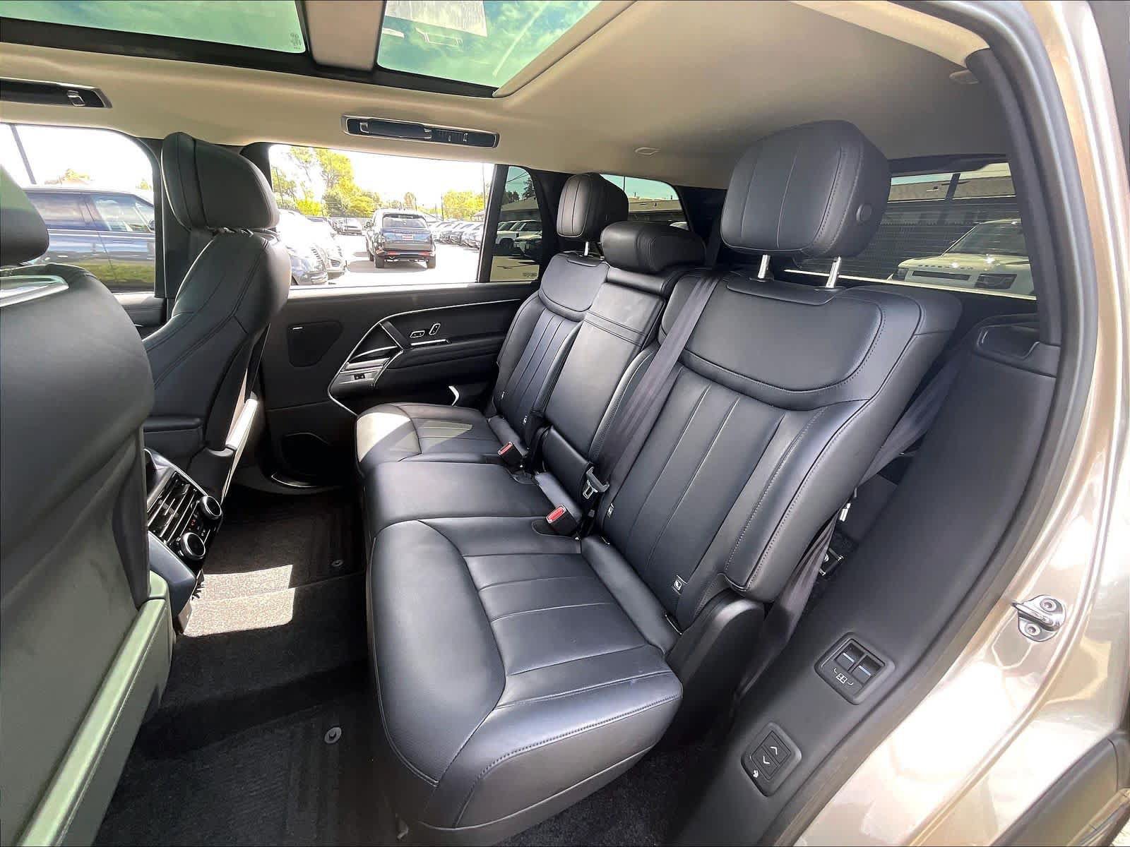 Used 2025 Land Rover Range Rover Long Wheelbase SE AWD/4WD image 26