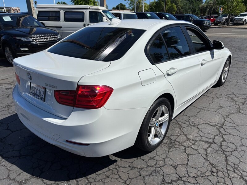 Used 2014 BMW 320i Sedan RWD image 4