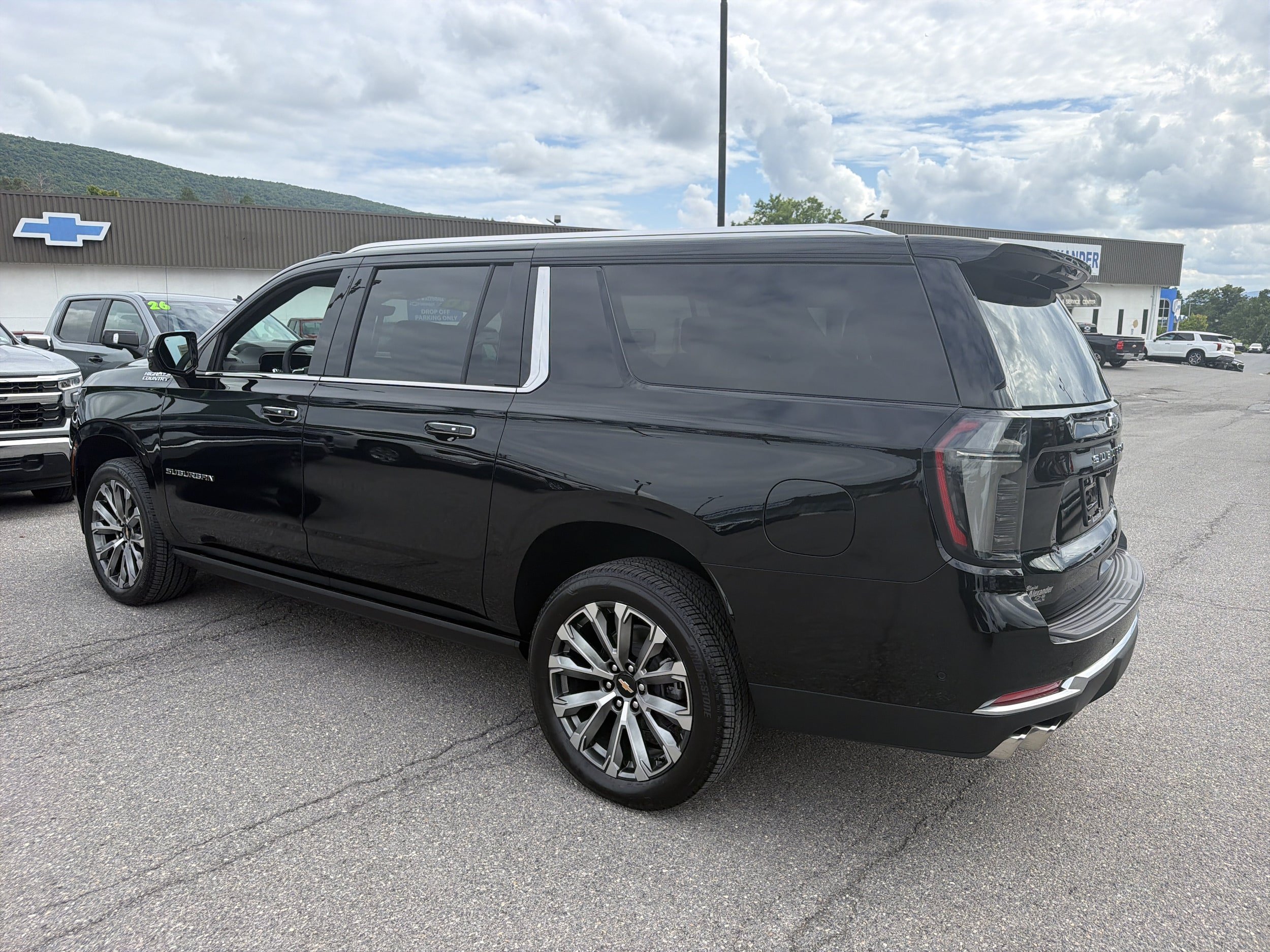 New 2026 Chevrolet Suburban High Country AWD/4WD image 6