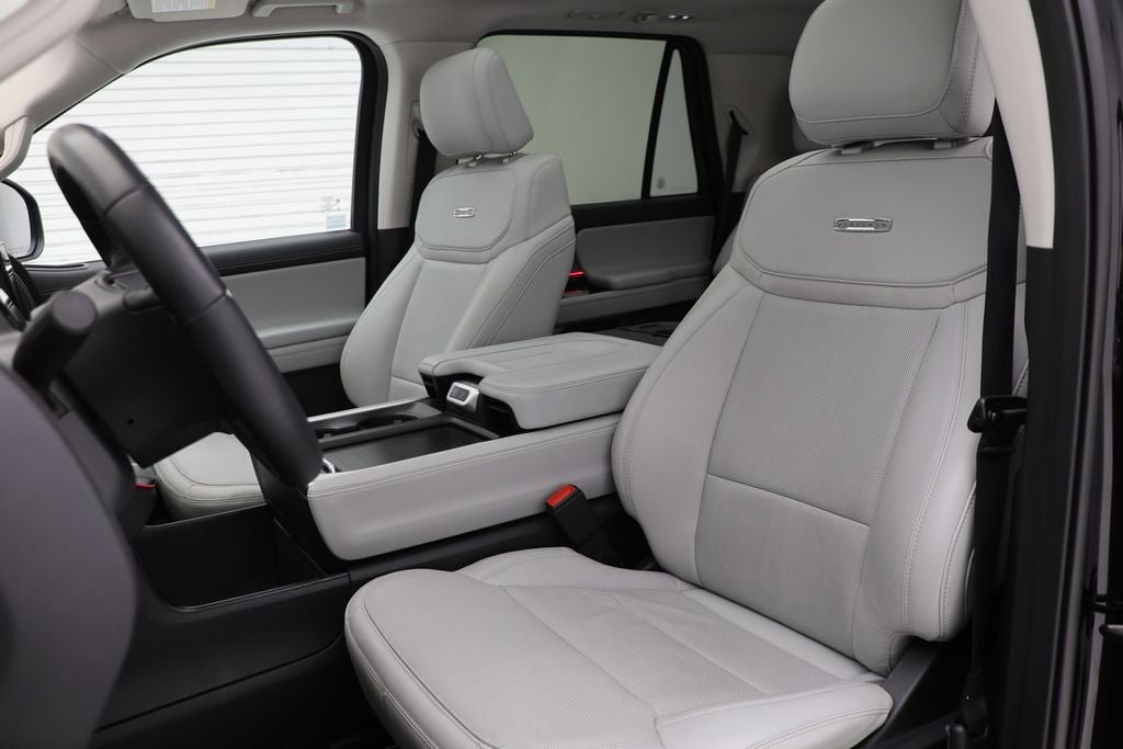 Used 2025 Ford Expedition Platinum AWD/4WD image 16