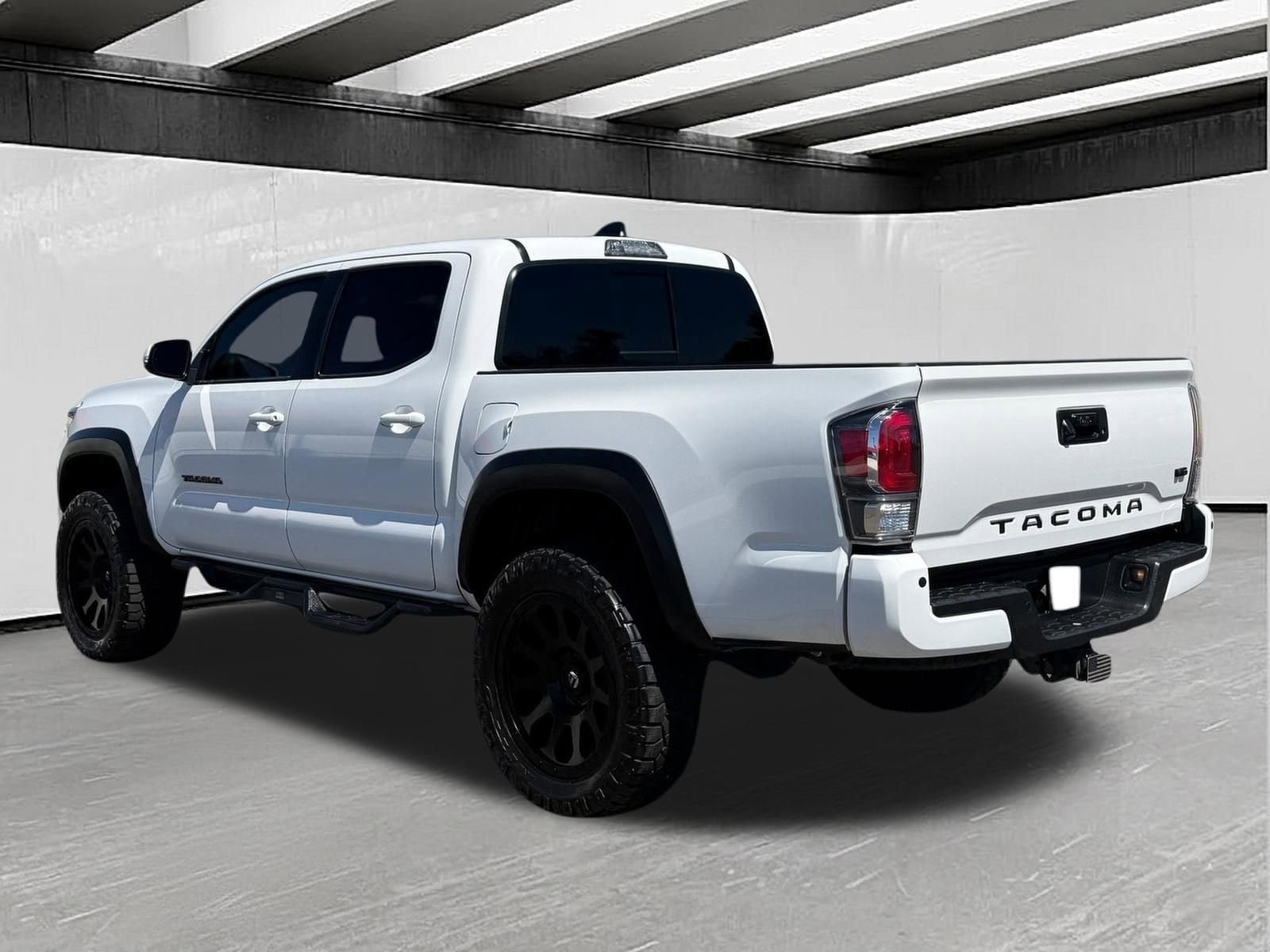 Used 2022 Toyota Tacoma TRD Off-Road w/ Technology Package RWD image 4