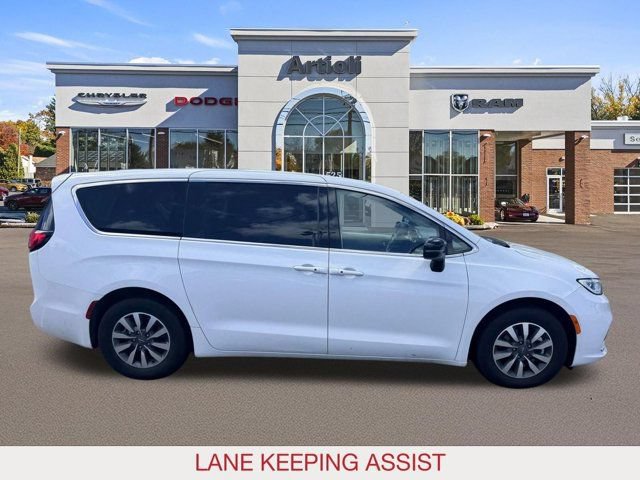 Used 2024 Chrysler Pacifica Limited FWD image 7