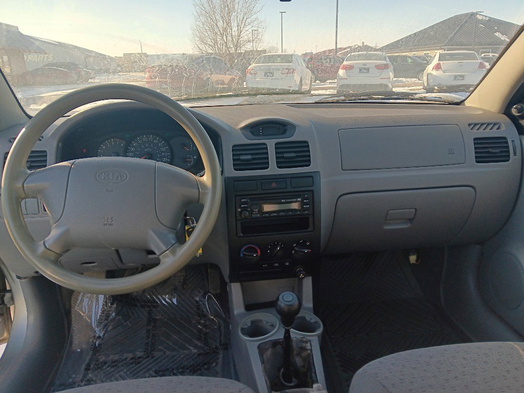 Used 2004 Kia Rio Sedan image 9