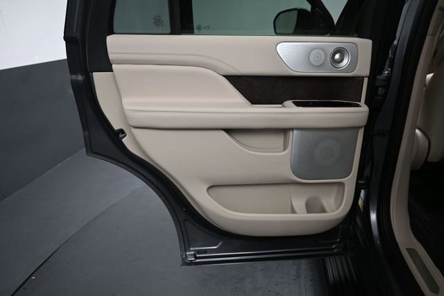 Certified 2021 Lincoln Navigator Reserve w/ Luxury Package AWD/4WD image 24