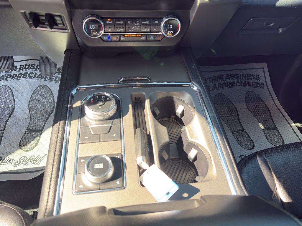 Used 2020 Ford Expedition XLT w/ Equipment Group 202A AWD/4WD image 16