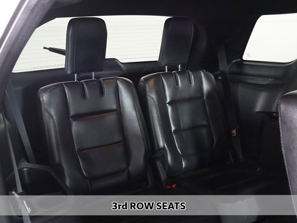 Used 2018 Ford Explorer XLT w/ Equipment Group 202A image 6