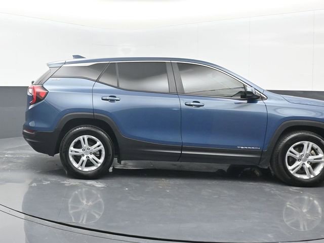 Used 2024 GMC Terrain SLE image 8