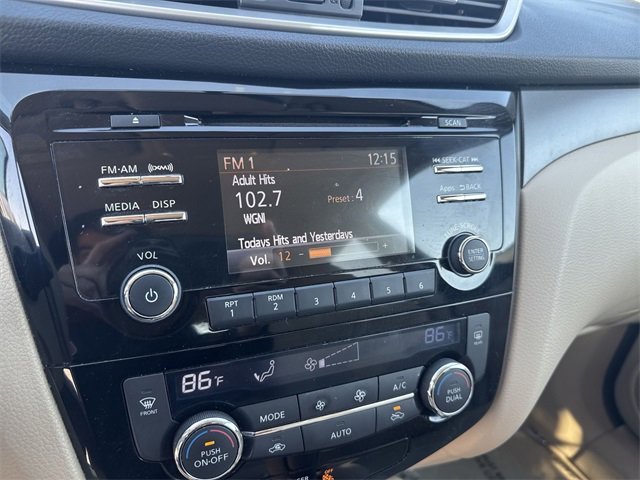 Used 2014 Nissan Rogue SV image 19