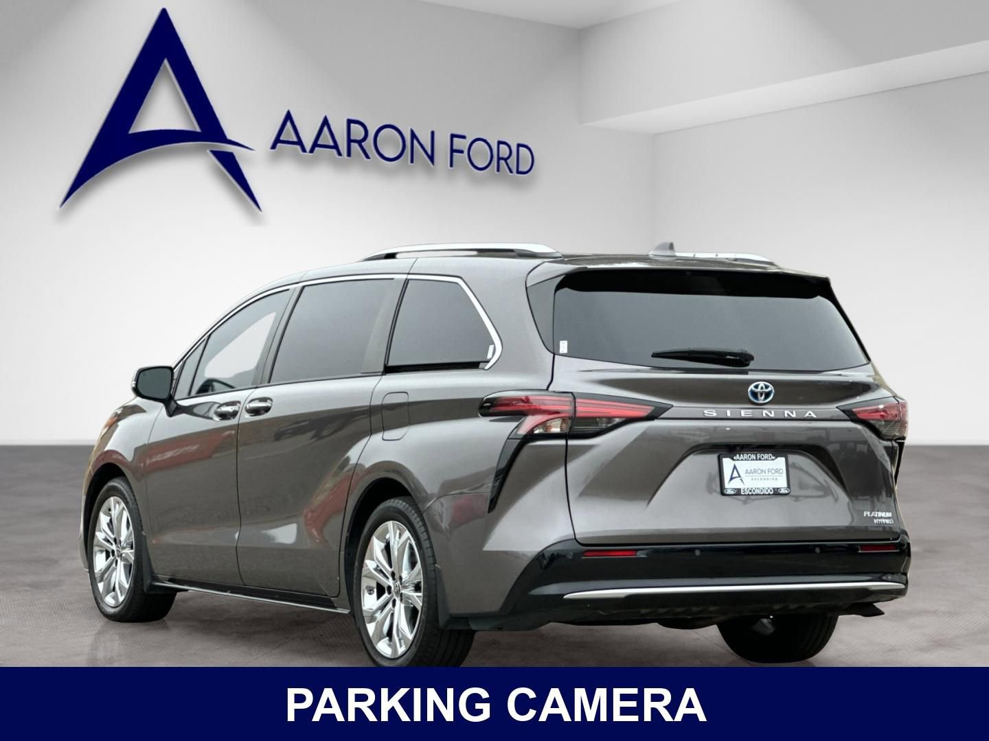 Used 2023 Toyota Sienna Platinum FWD image 4