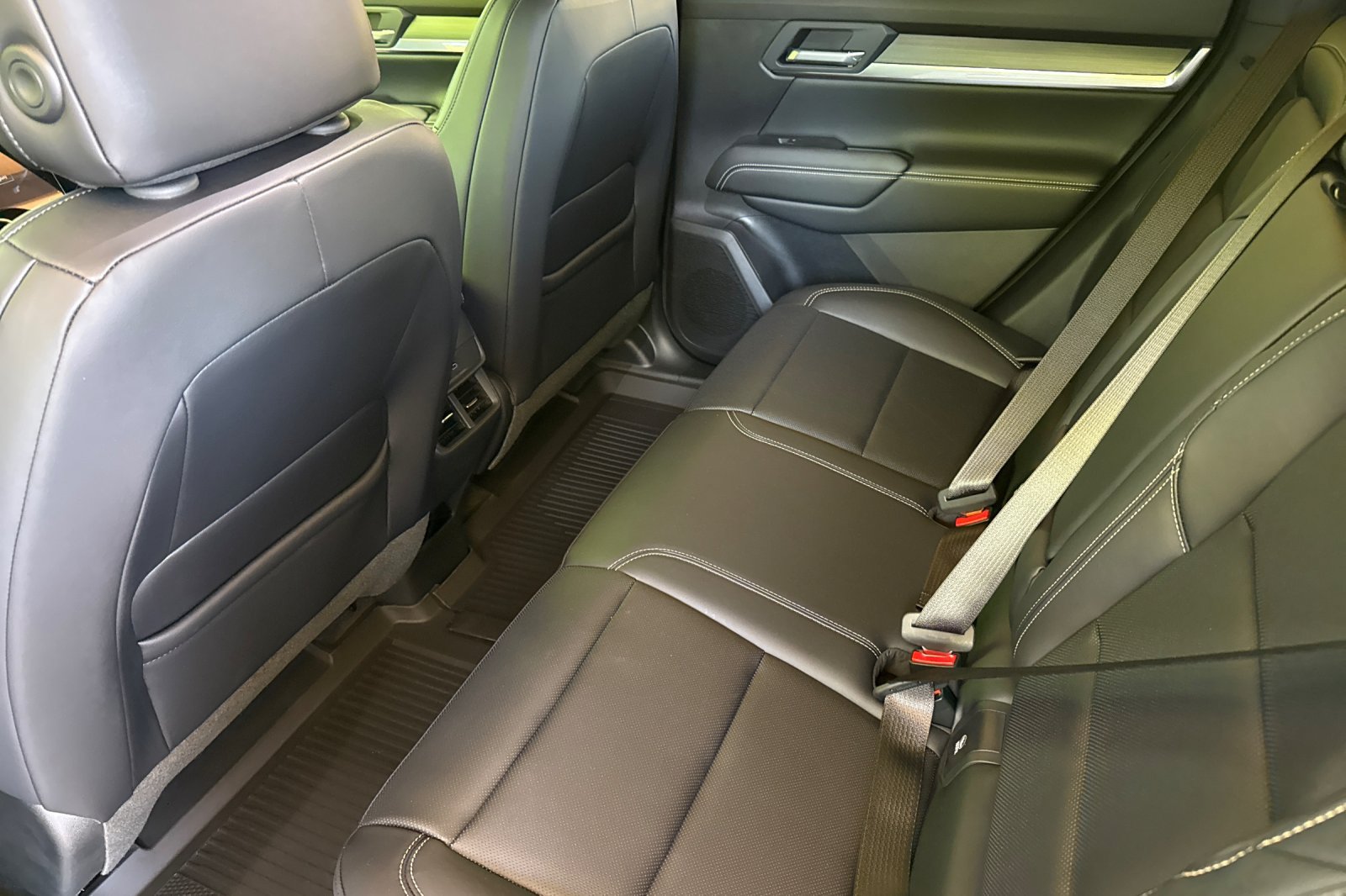 New 2026 GMC Terrain Elevation w/ Elevation Premium Package AWD/4WD image 13