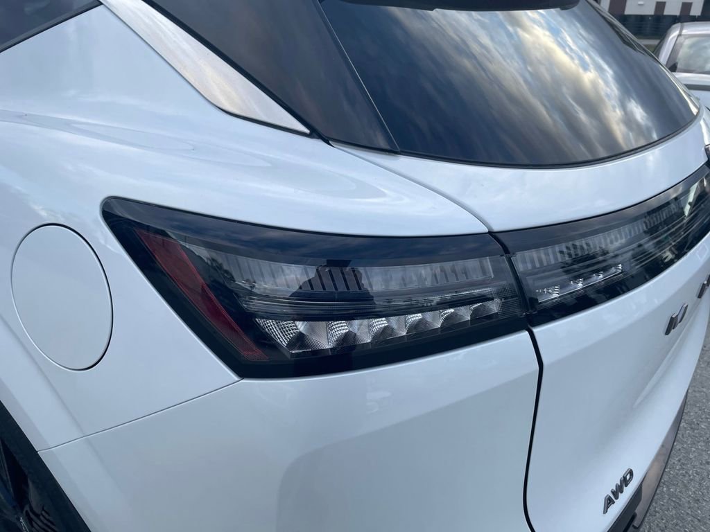 Certified 2025 Nissan Murano SV image 37