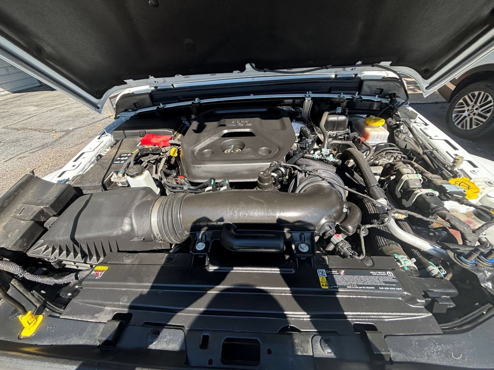 Used 2025 Jeep Wrangler Unlimited Sahara AWD/4WD image 28