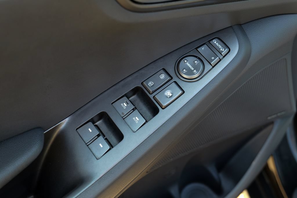 Used 2020 Hyundai Ioniq Limited FWD image 19