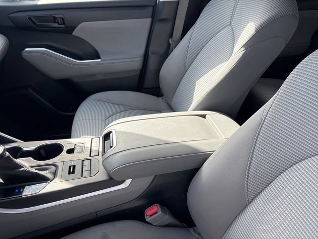 Used 2020 Toyota Highlander LE AWD/4WD image 15