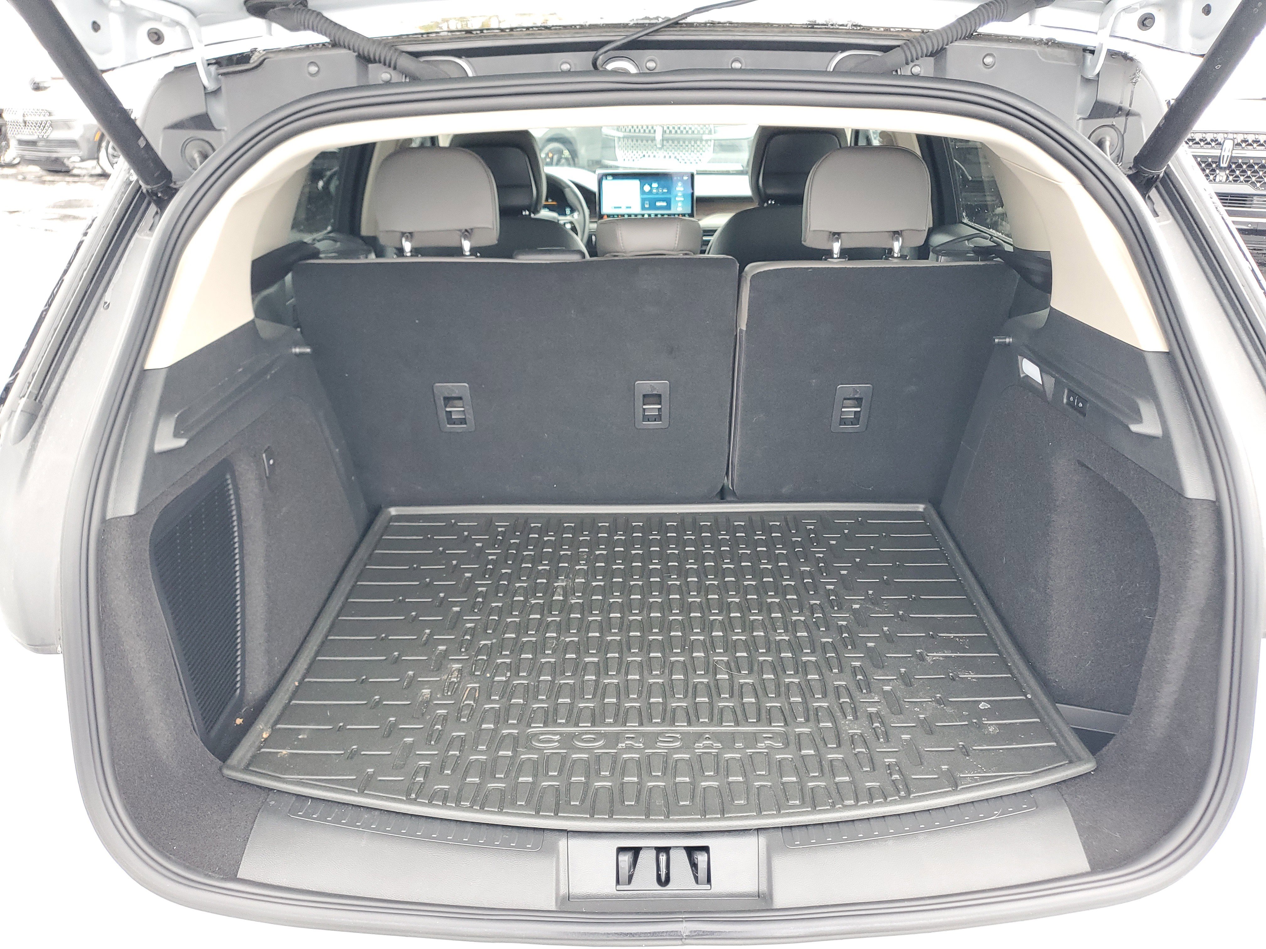 New 2025 Lincoln Corsair Reserve w/ Equipment Group 202A image 29