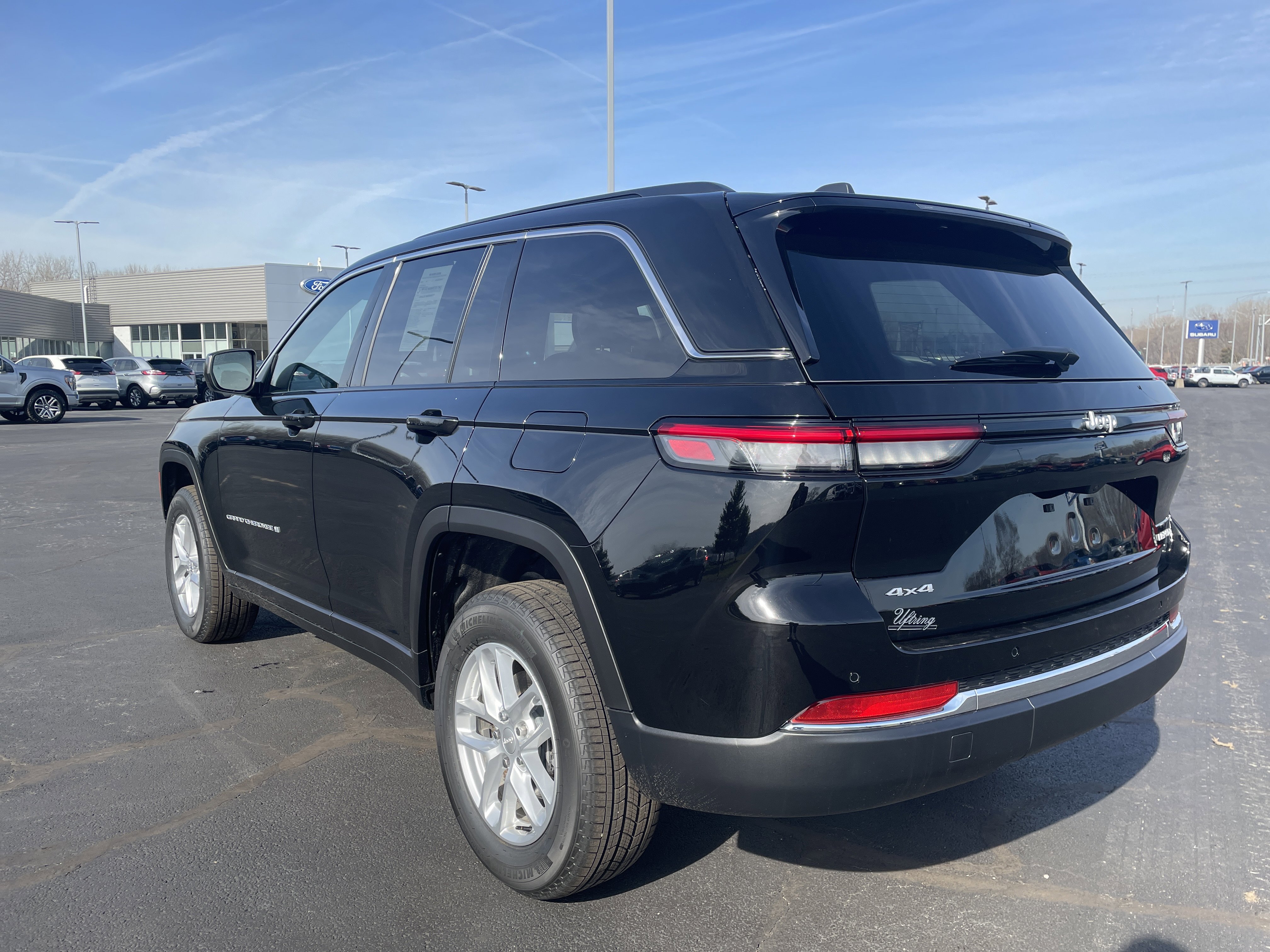 Used 2025 Jeep Grand Cherokee Laredo X image 3