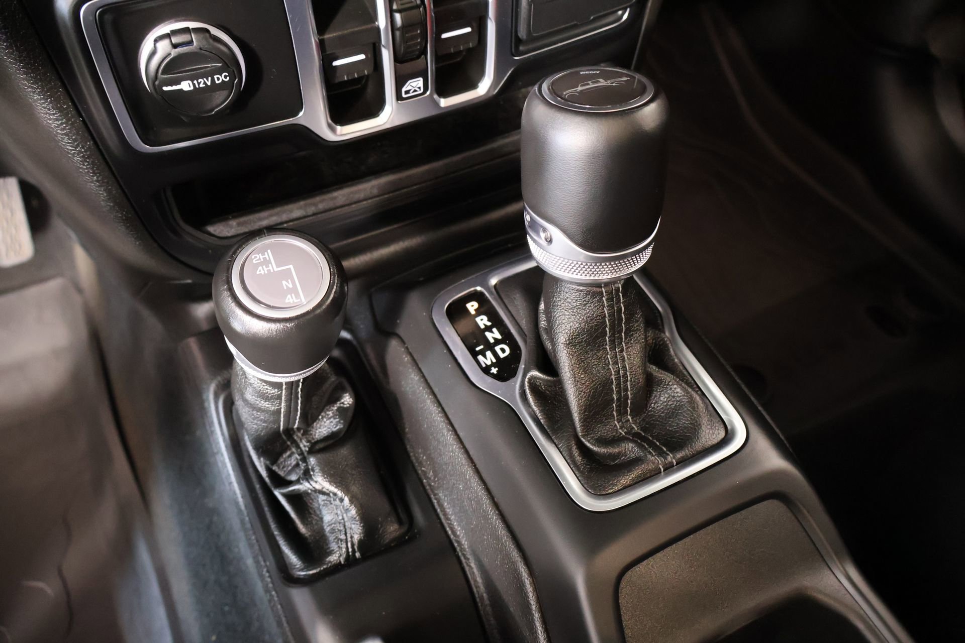 Used 2025 Jeep Gladiator Sport AWD/4WD image 8