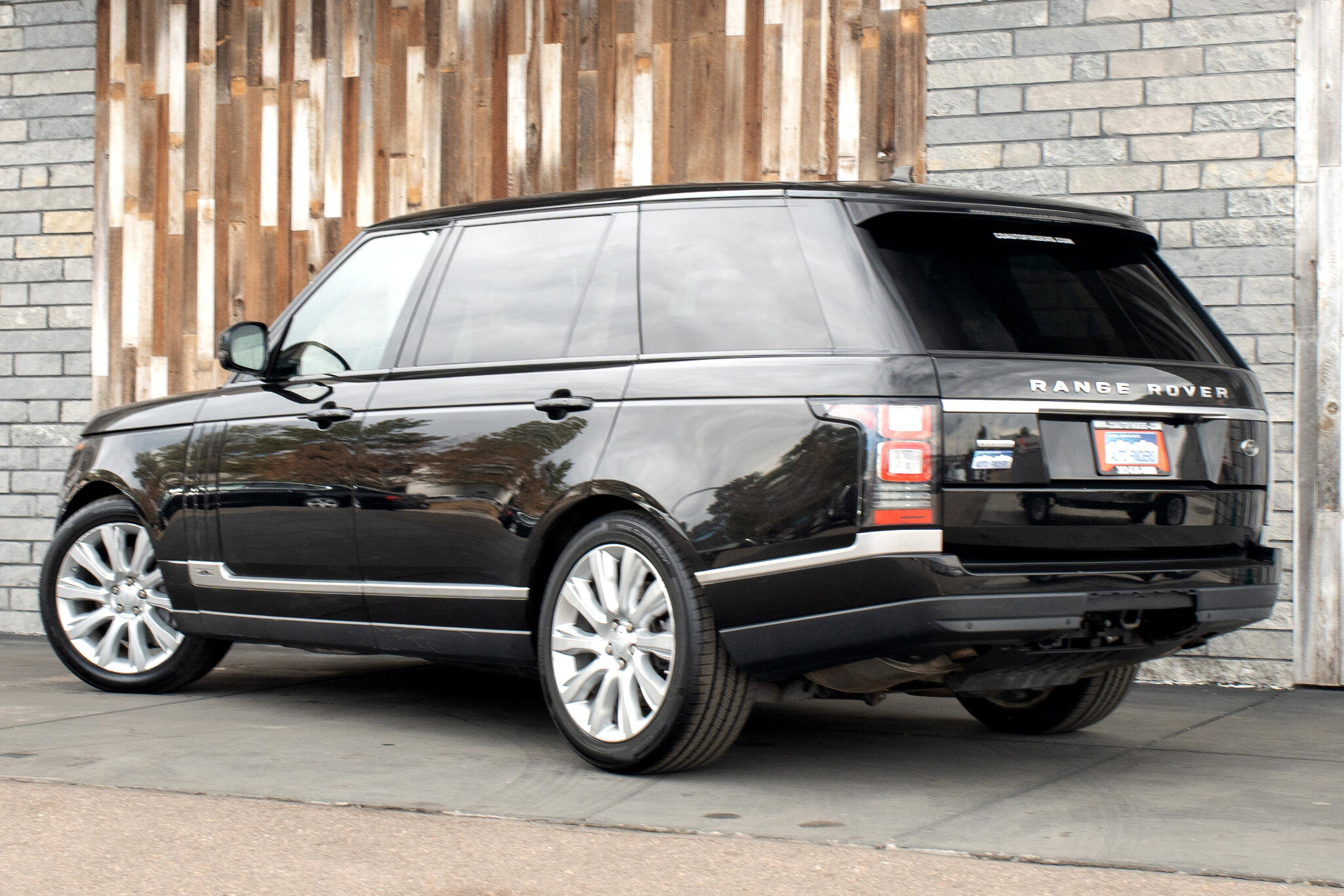 Used 2016 Land Rover Range Rover Long Wheelbase Supercharged image 4