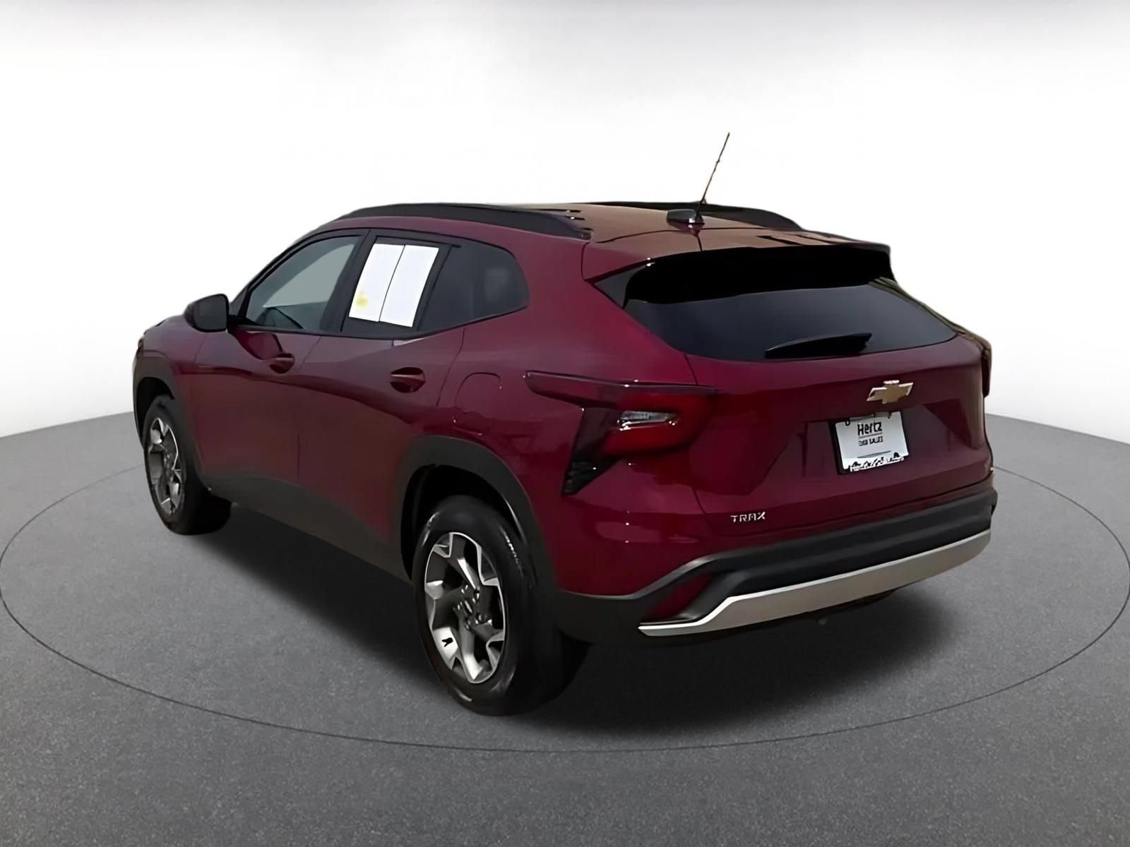 Used 2025 Chevrolet Trax LT w/ LT Convenience Package FWD image 8