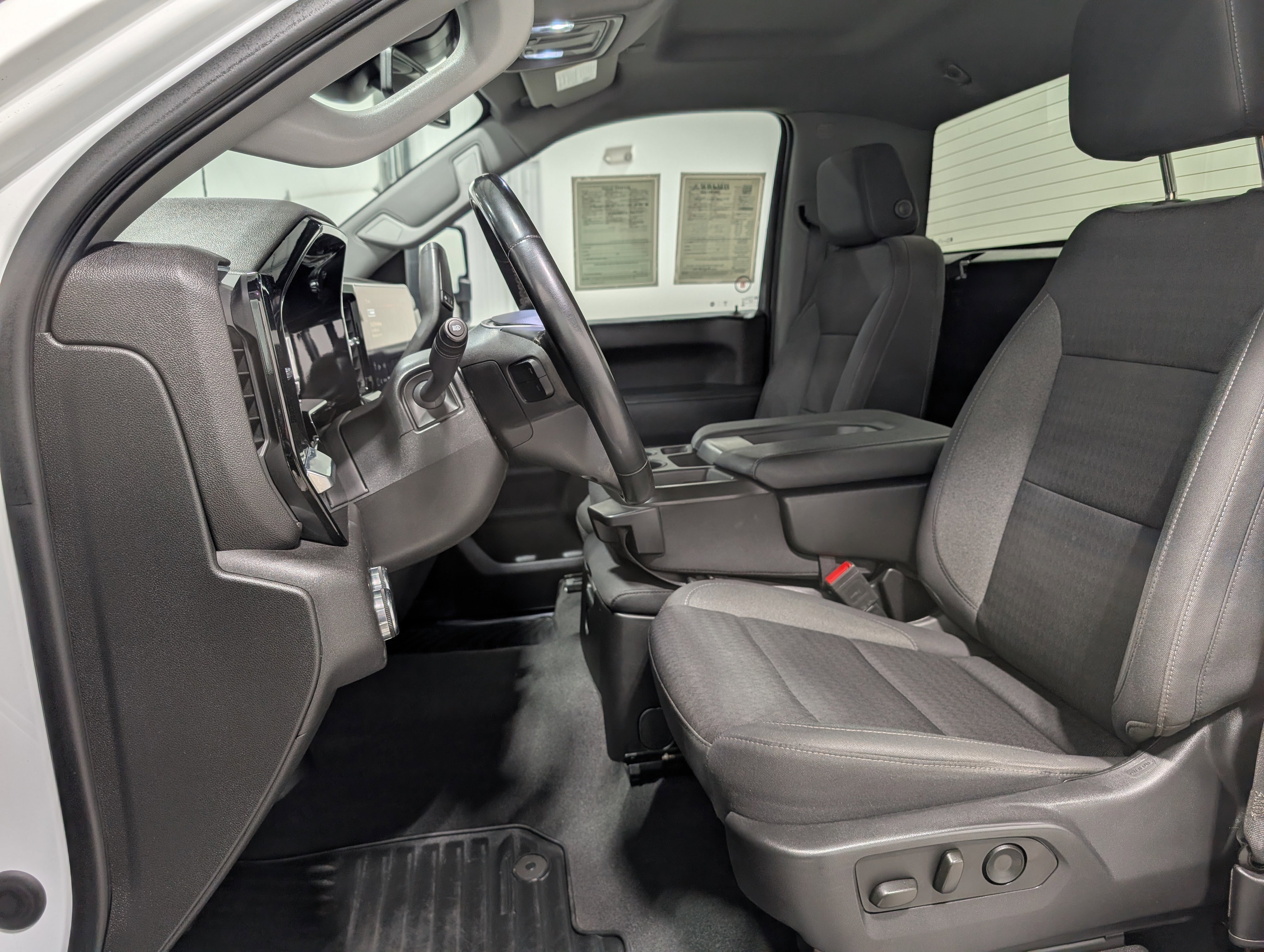 Used 2024 GMC Sierra 2500 SLE w/ SLE Convenience Package image 17