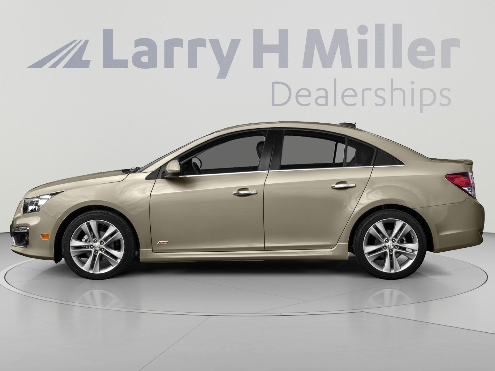 Used 2015 Chevrolet Cruze LT w/ Technology Package FWD image 3