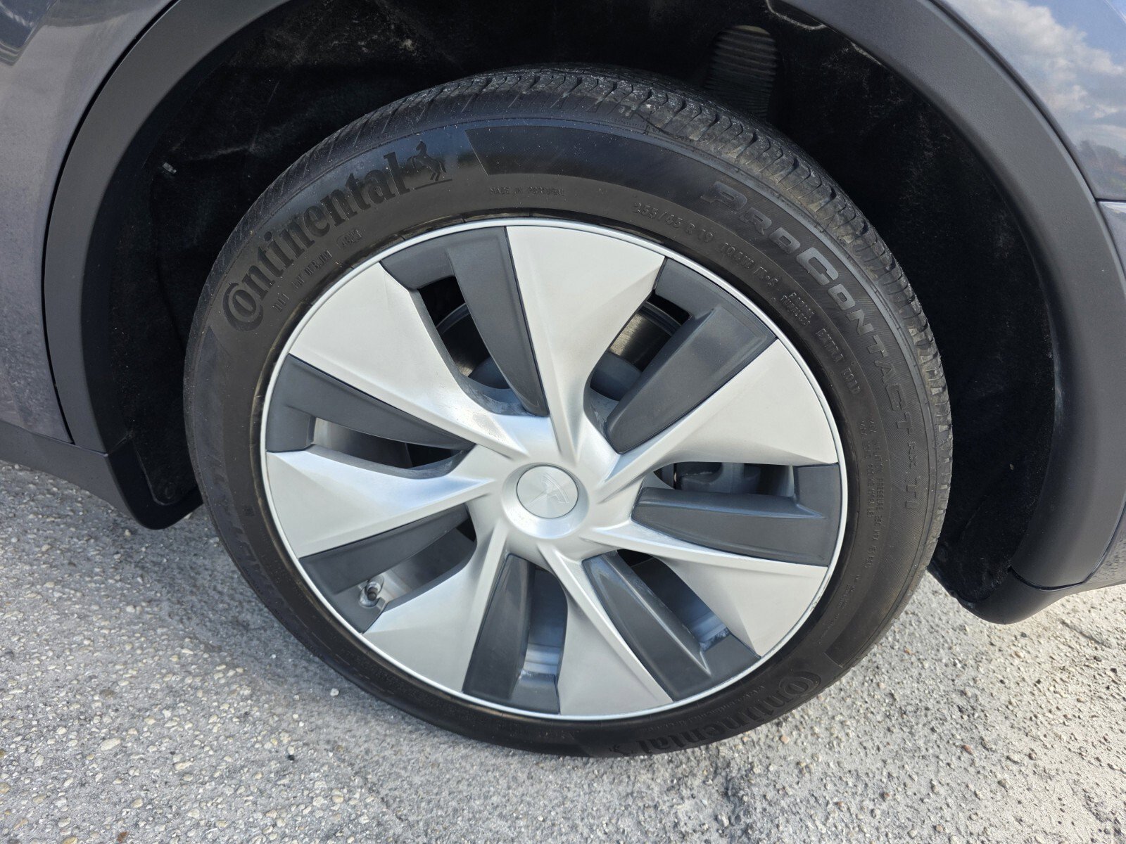 Used 2020 Tesla Model Y Performance image 9