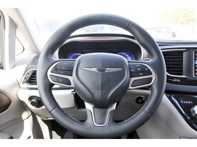 Used 2023 Chrysler Voyager LX image 15