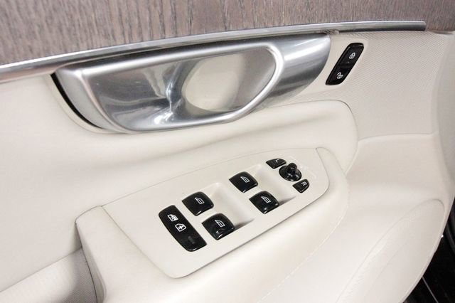 Certified 2024 Volvo XC90 T8 Ultimate w/ Protection Package Premier image 13