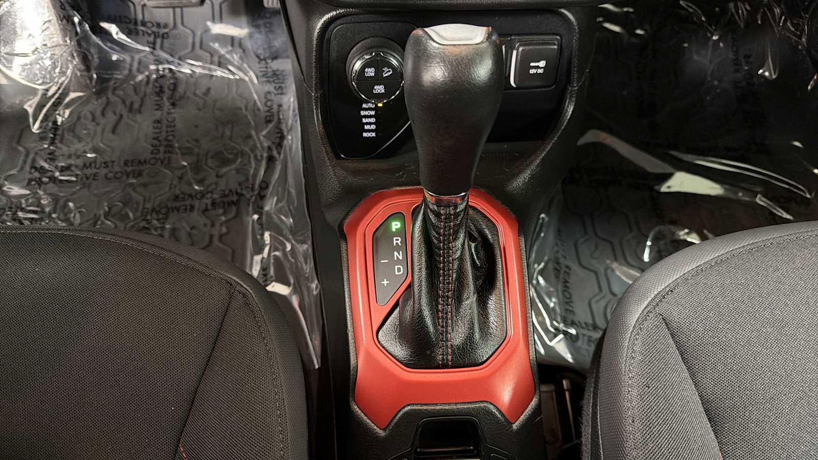 Used 2015 Jeep Renegade Trailhawk w/ Popular Equipment Group AWD/4WD image 22