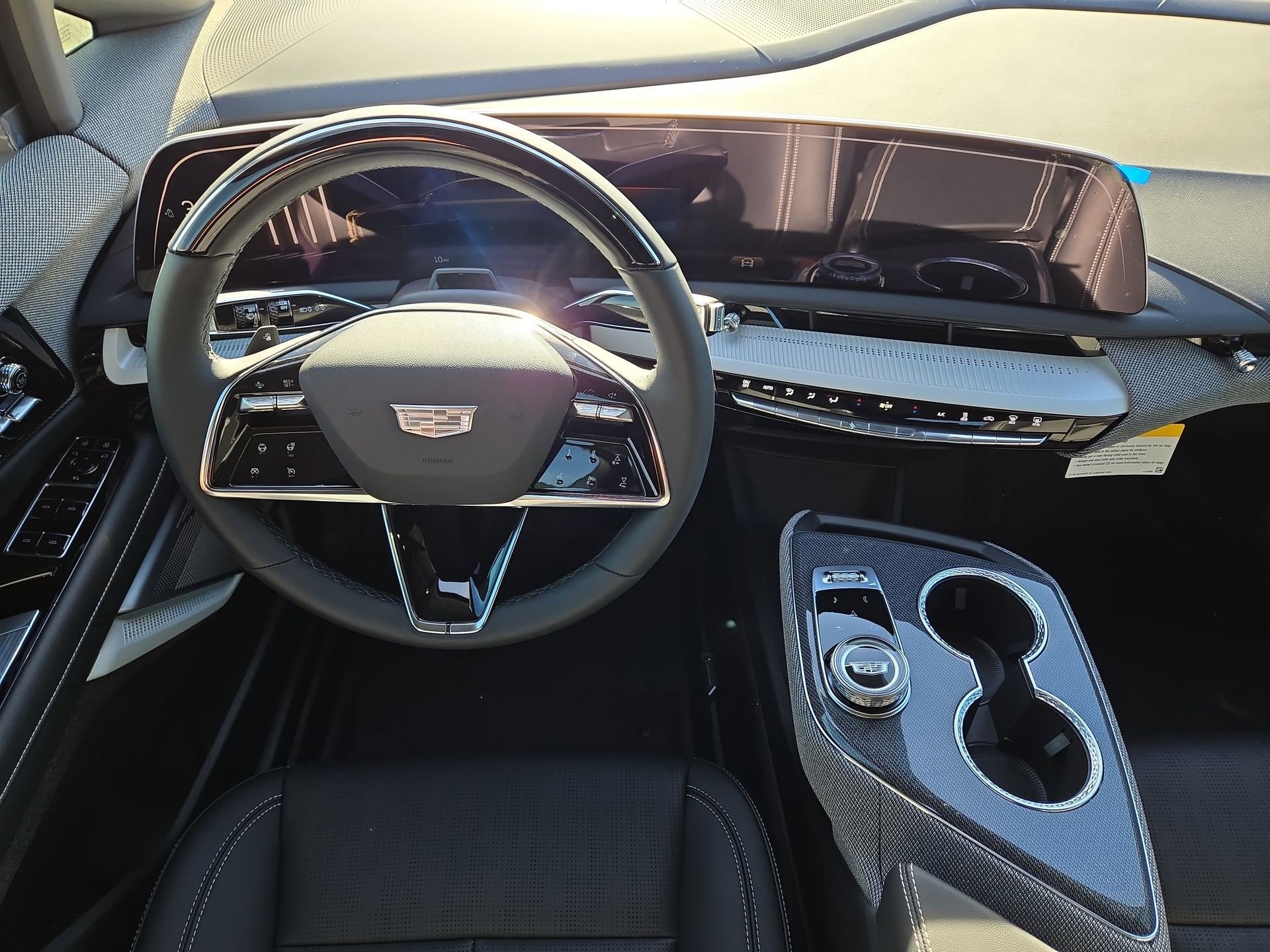 New 2026 Cadillac Optiq Luxury 2 image 14