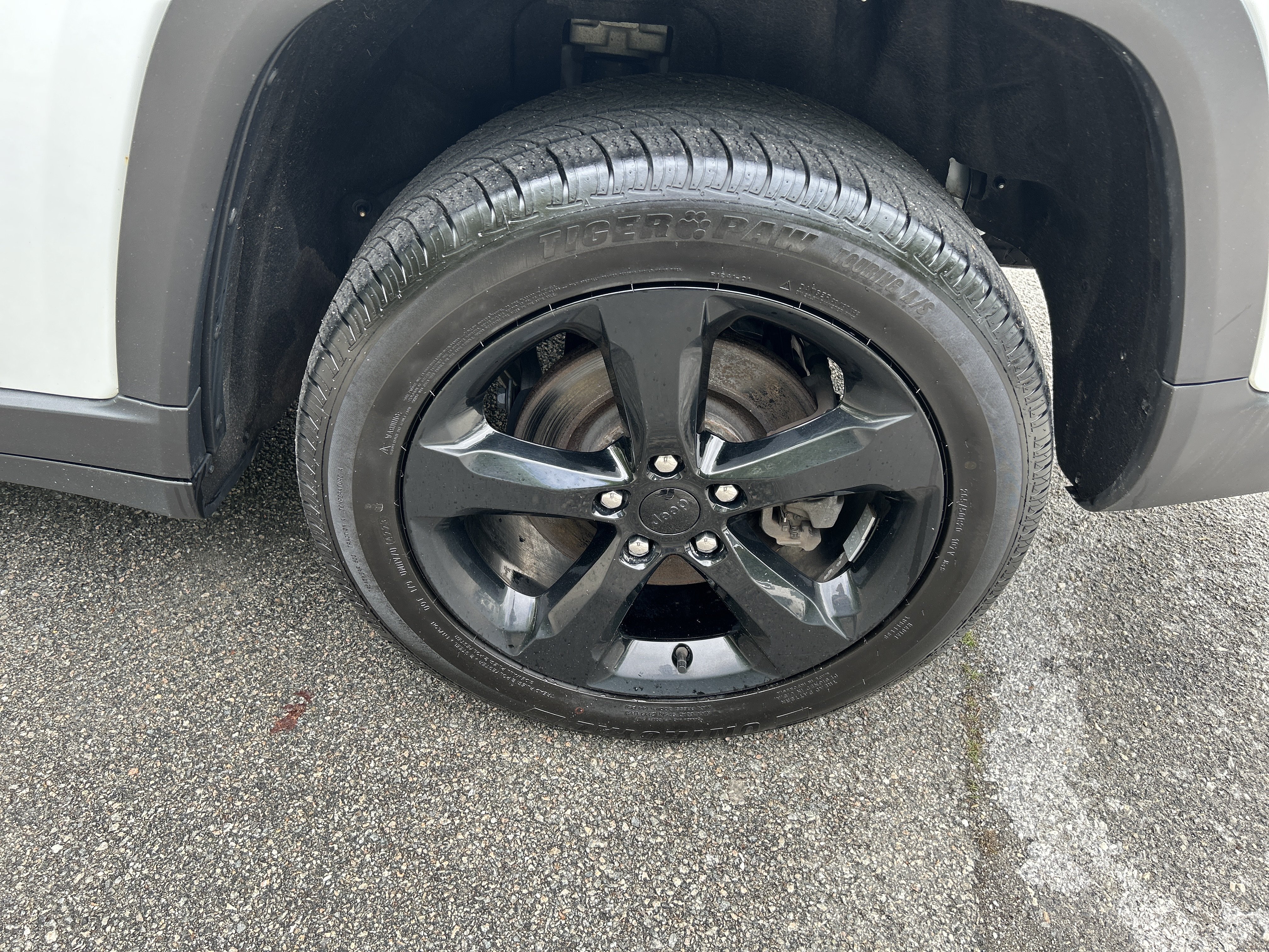 Certified 2023 Jeep Grand Cherokee L Limited w/ Black Appearance Package AWD/4WD image 9