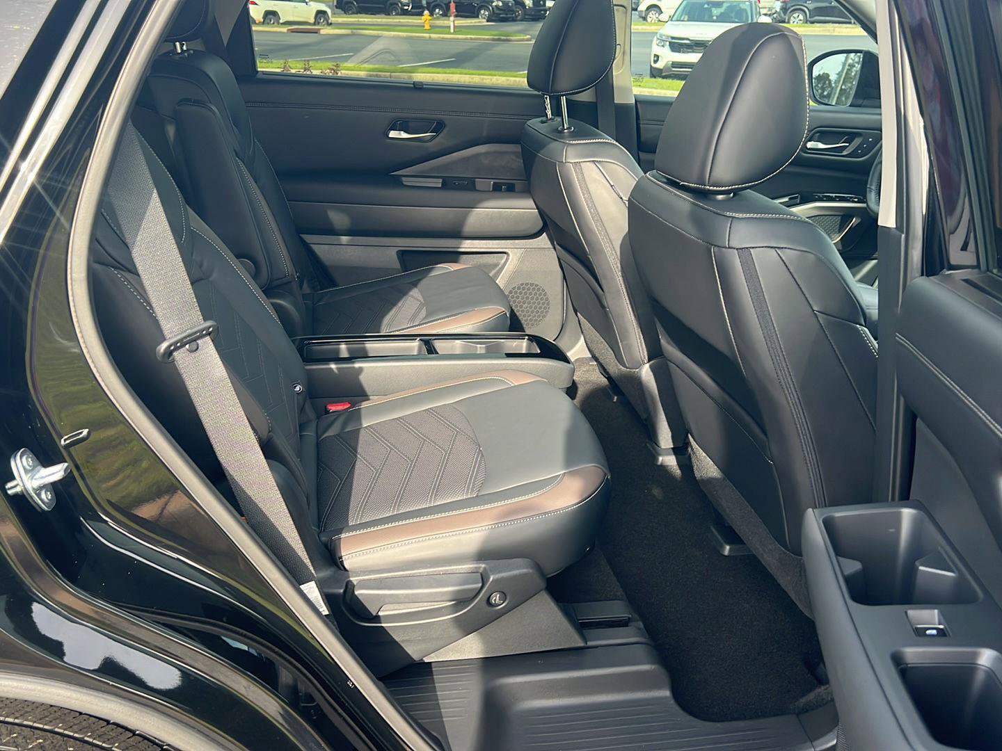 Used 2023 Nissan Pathfinder Platinum image 13