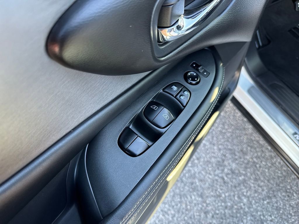 Used 2023 Nissan Murano SV w/ SV Midnight Edition Package image 12