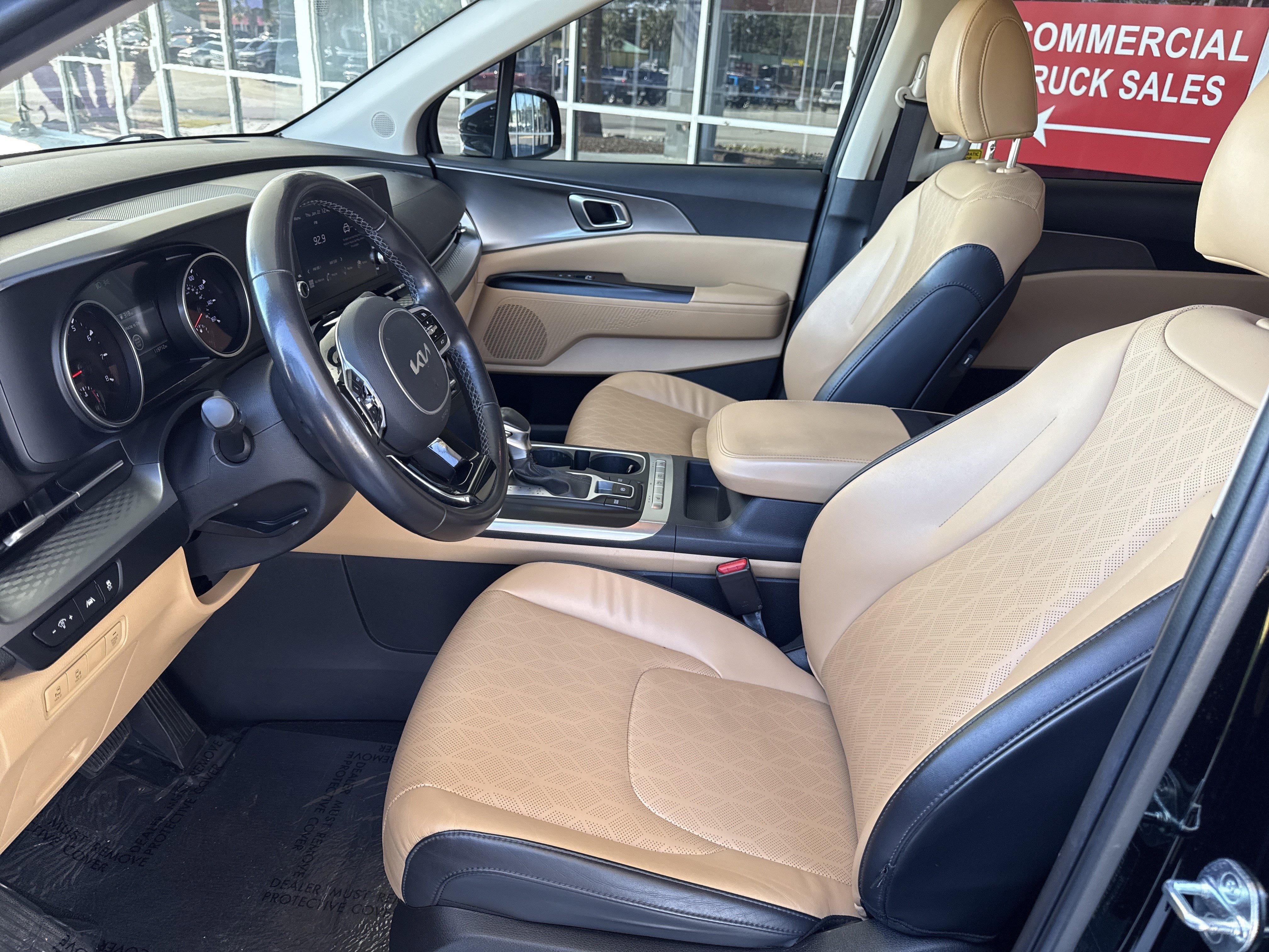 Used 2023 Kia Carnival LX image 15