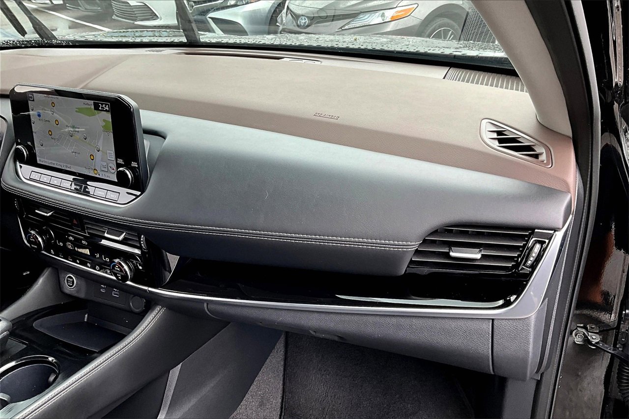 Used 2023 Nissan Rogue SL w/ SL Premium Package image 26