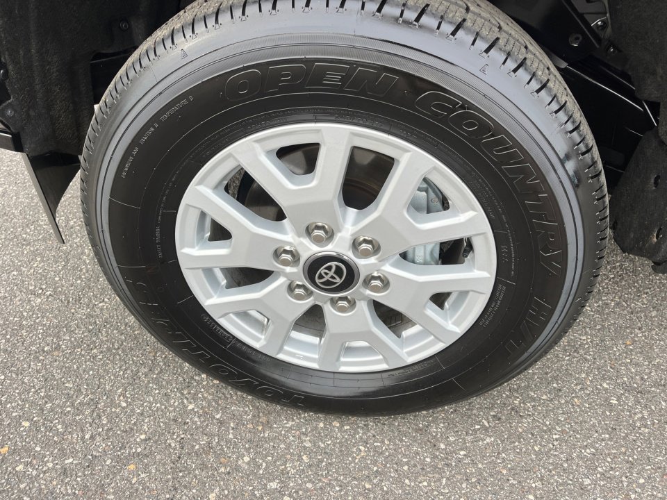 Certified 2025 Toyota Tacoma SR5 image 31