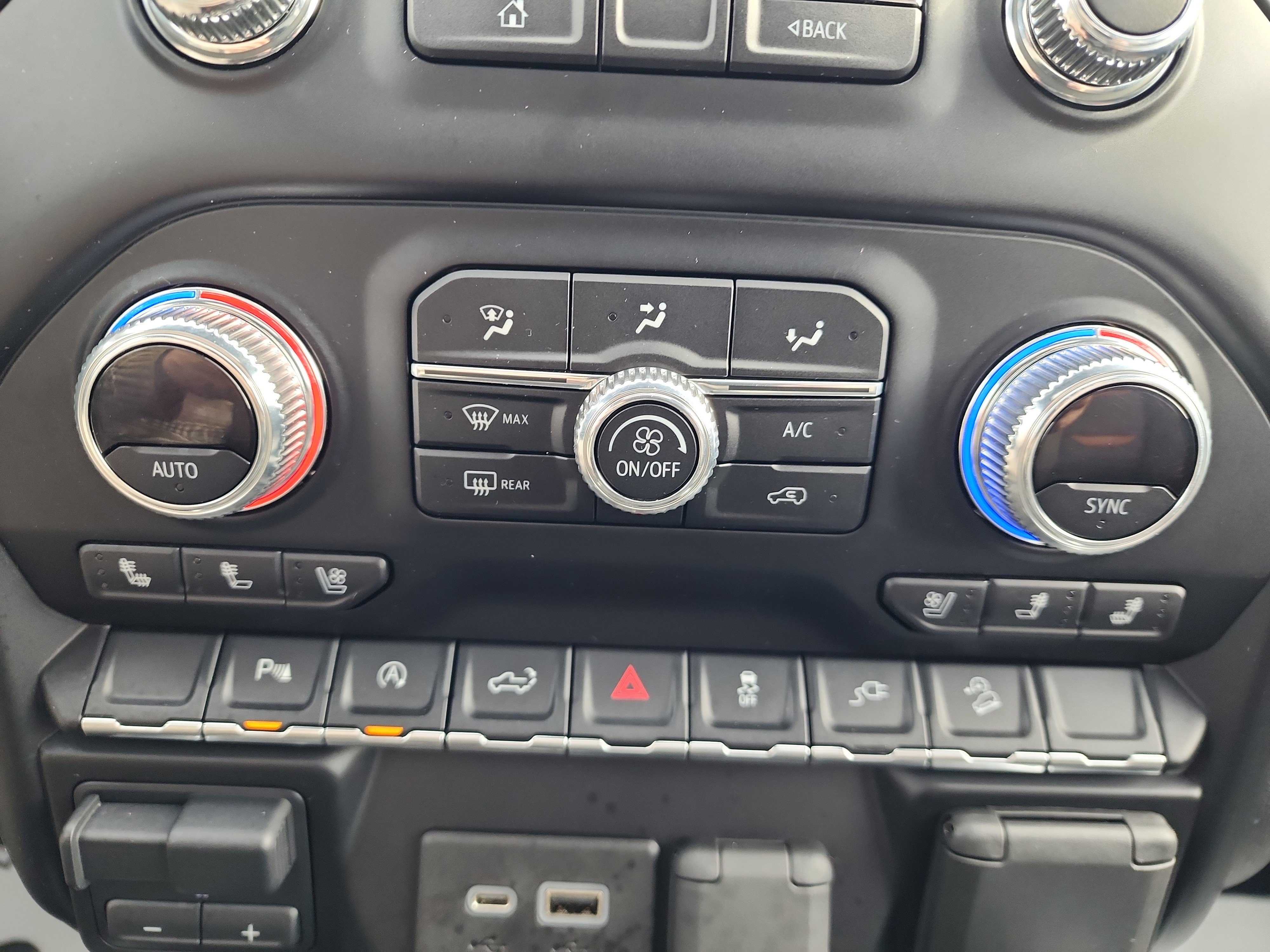 Certified 2020 GMC Sierra 1500 AT4 w/ AT4 Premium Package AWD/4WD image 19