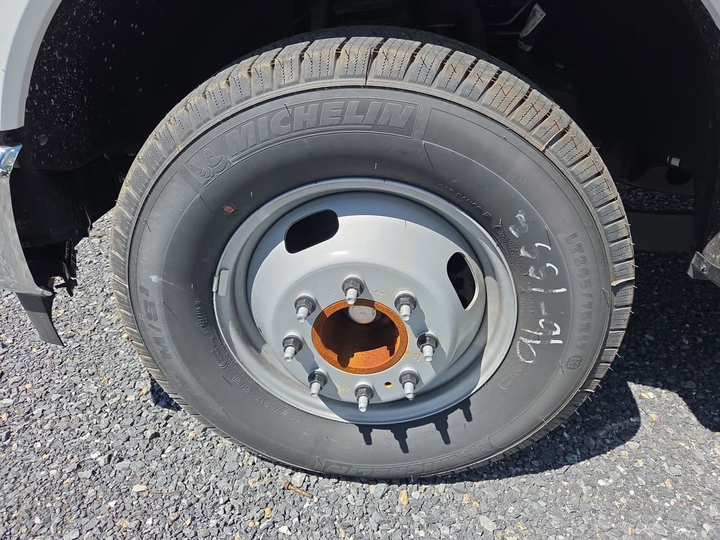 New 2024 Ford F350 XL w/ XL Chrome Package image 32