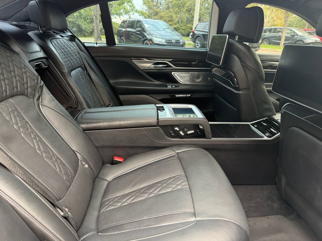 Used 2018 BMW 750i RWD image 8