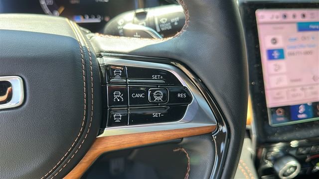 Used 2023 Jeep Grand Cherokee Summit AWD/4WD image 14