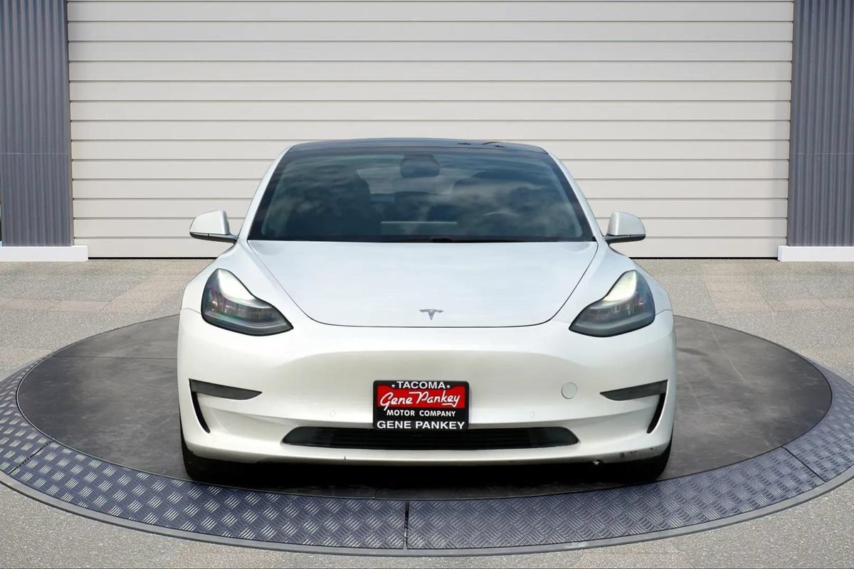 Used 2019 Tesla Model 3 Standard Range RWD image 2