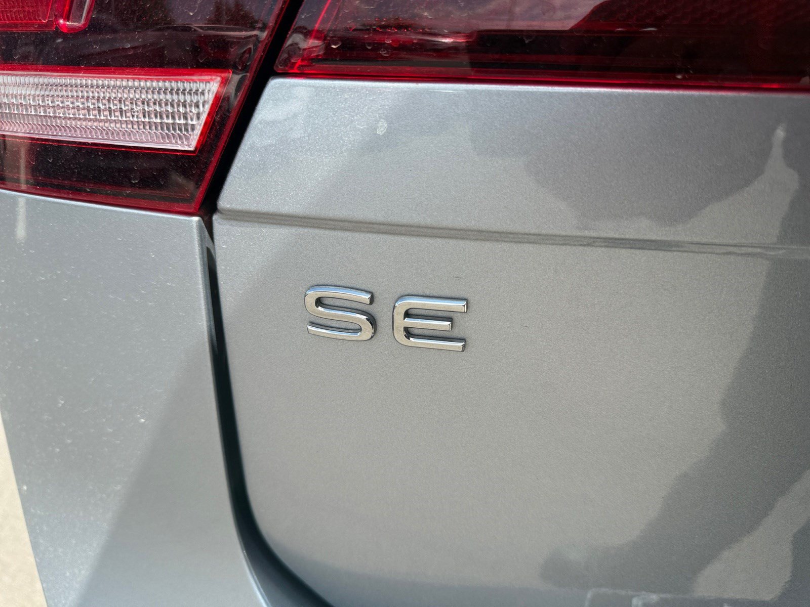 Used 2023 Volkswagen Tiguan SE AWD/4WD image 23