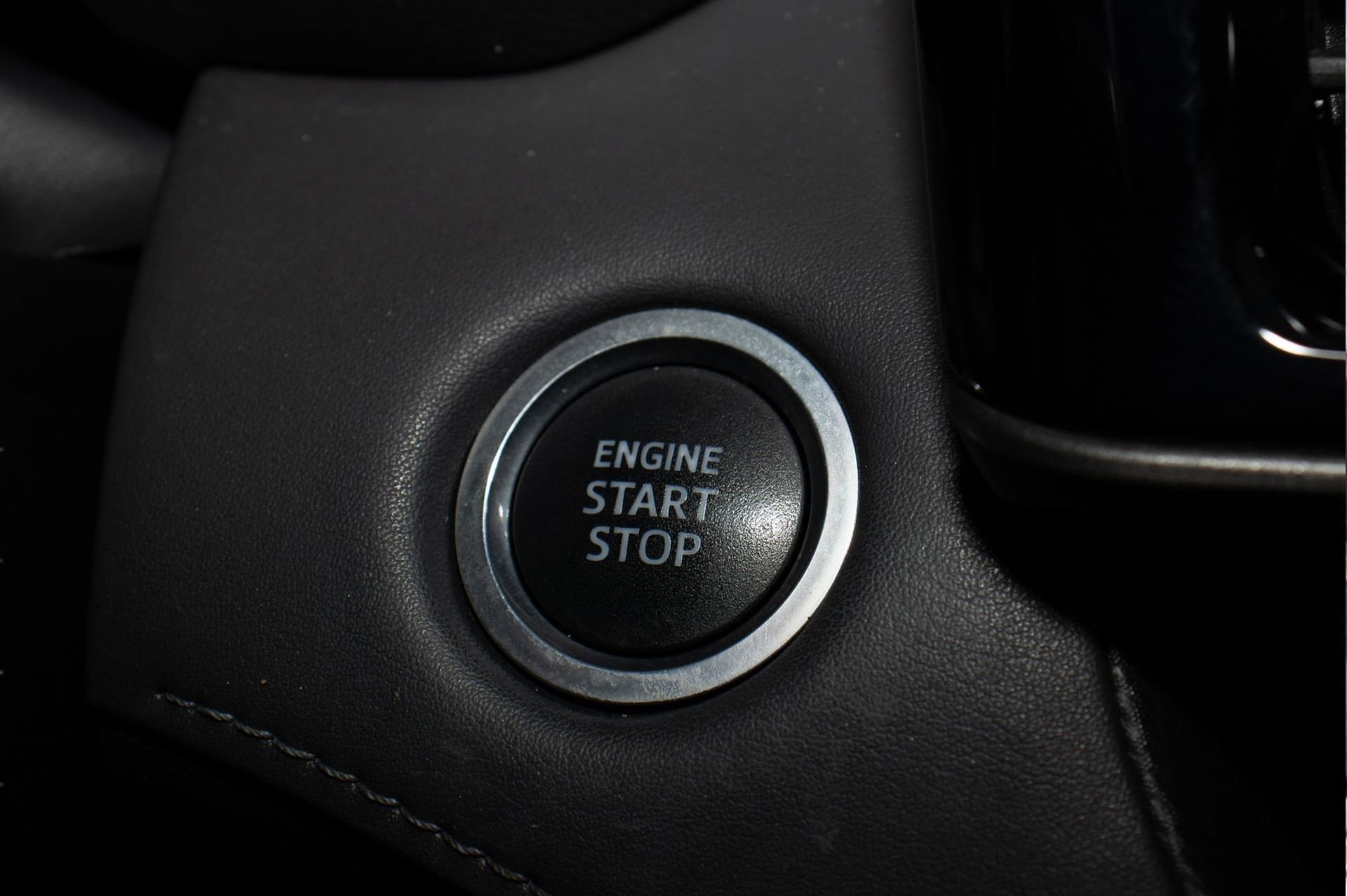 Used 2020 Toyota Highlander L image 30