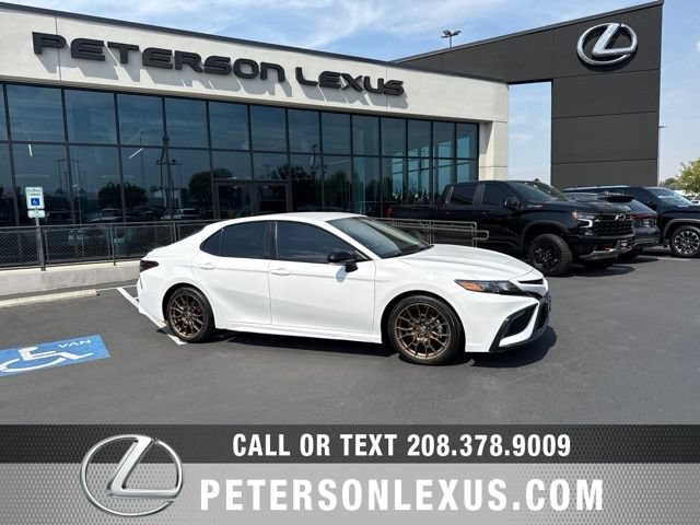 Used 2023 Toyota Camry SE FWD image 1