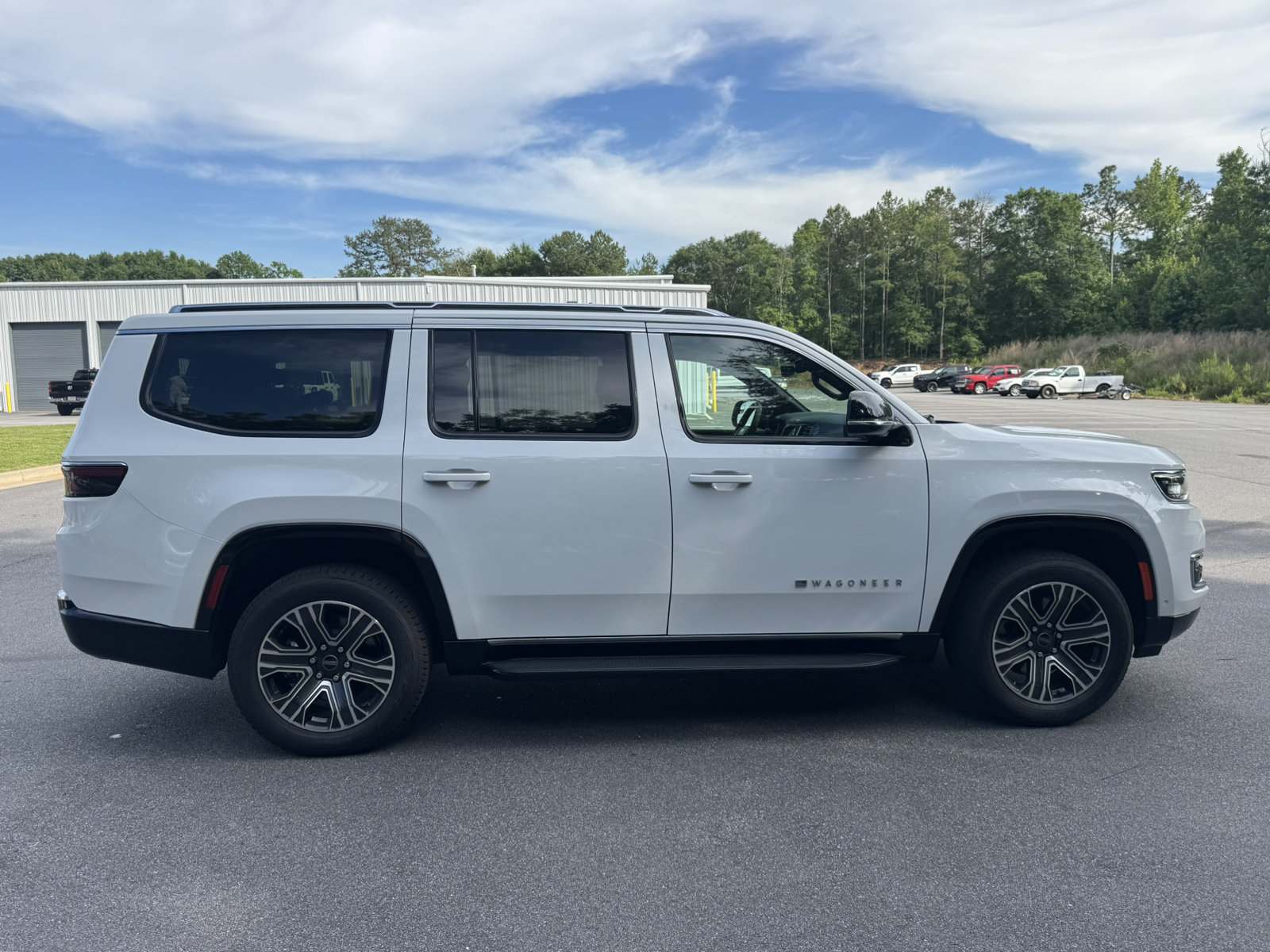 Used 2025 Jeep Wagoneer 2WD w/ Premium Group I image 4