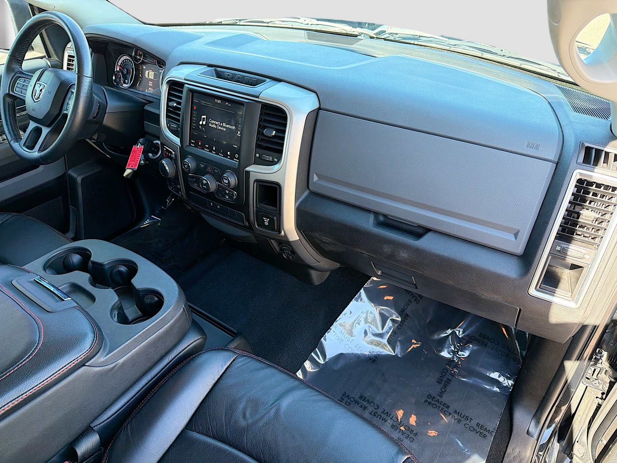 Used 2019 RAM 1500 Classic SLT w/ Luxury Group image 12