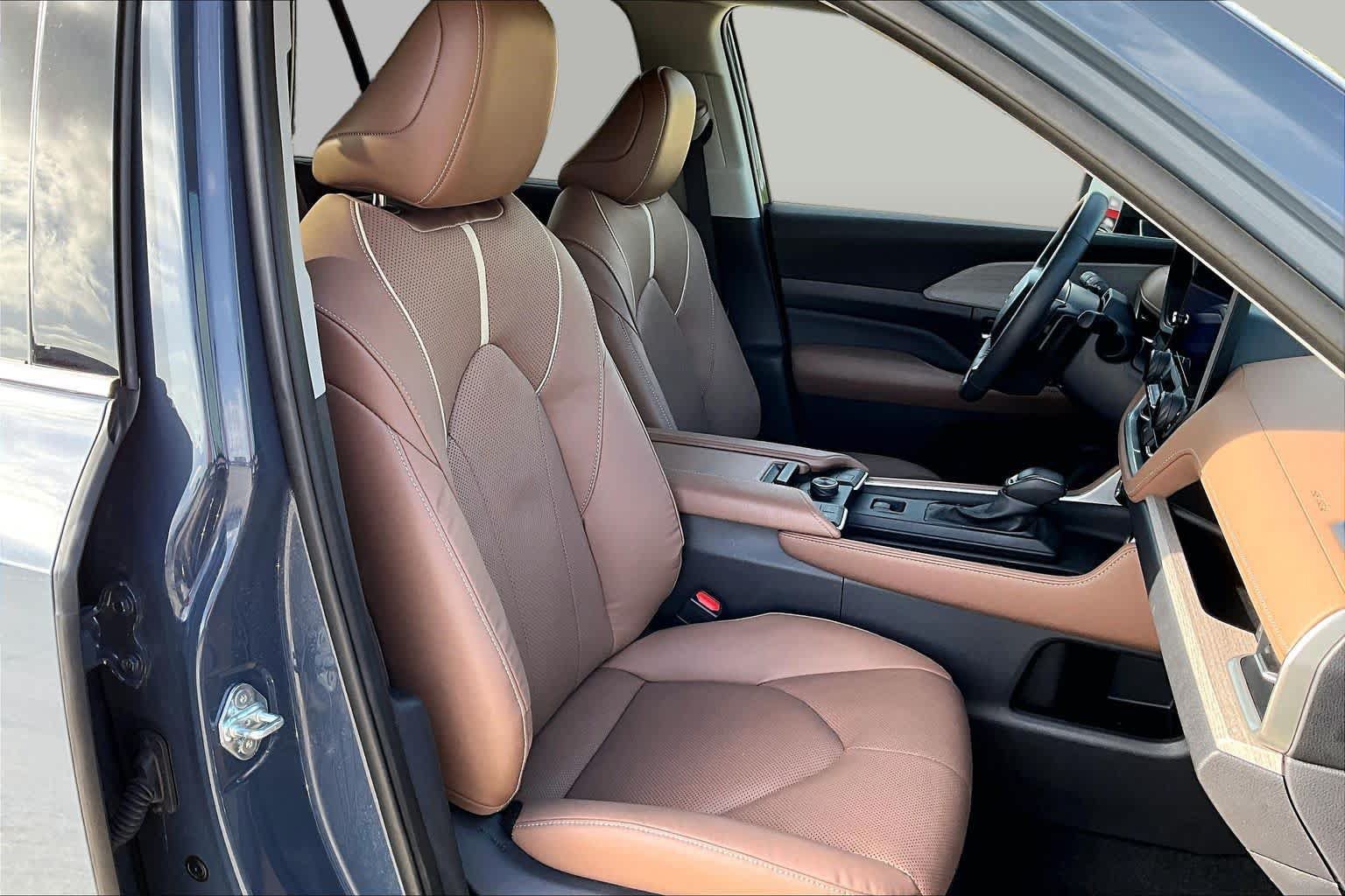 Used 2025 Toyota Grand Highlander AWD image 9