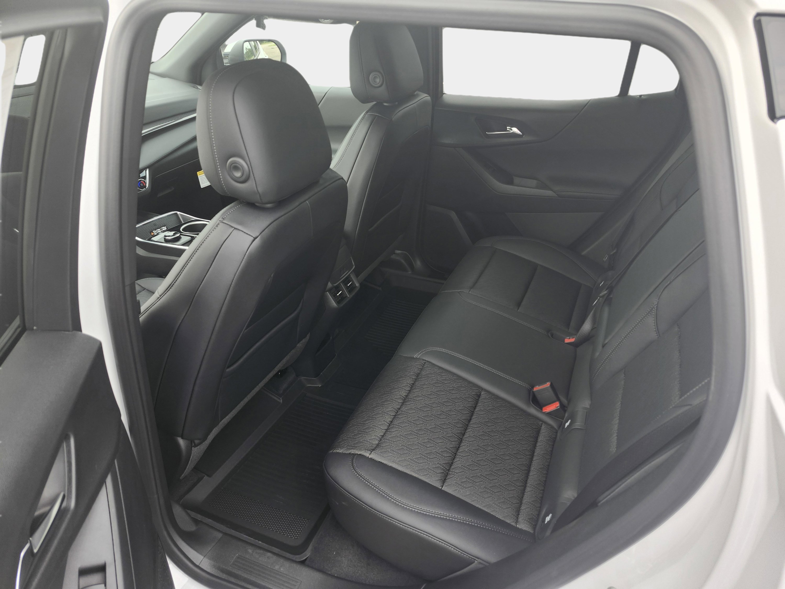 New 2026 Chevrolet Equinox LT w/ Convenience Package II image 4